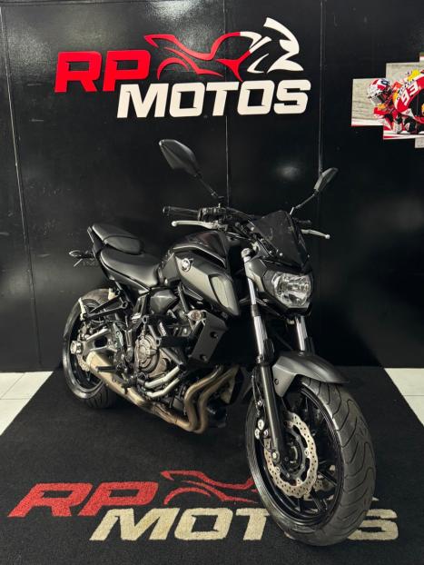 YAMAHA MT-07 700 ABS, Foto 6