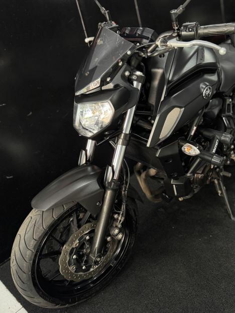 YAMAHA MT-07 700 ABS, Foto 10