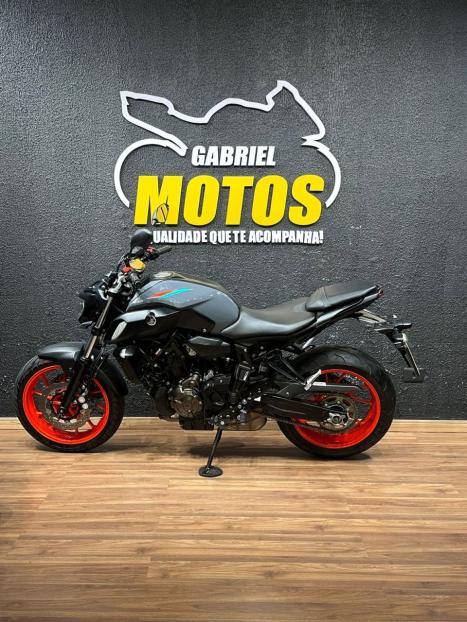 YAMAHA MT-07 700 ABS, Foto 2