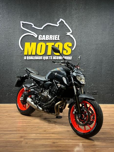 YAMAHA MT-07 700 ABS, Foto 3