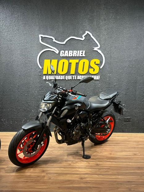 YAMAHA MT-07 700 ABS, Foto 4