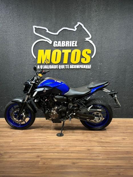 YAMAHA MT-07 700 ABS, Foto 2