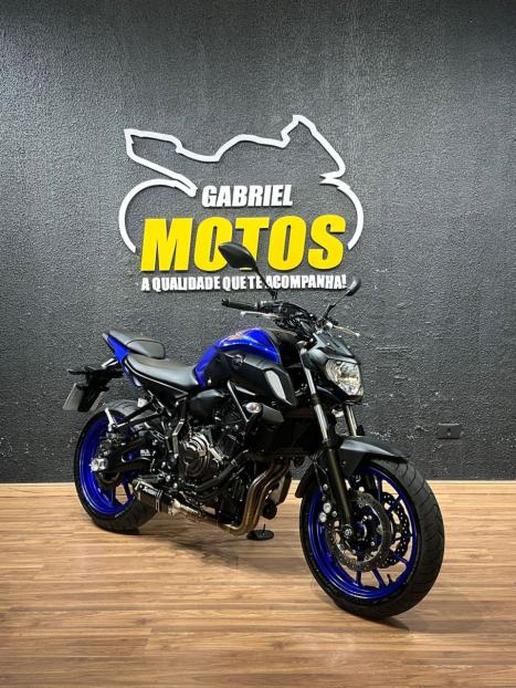 YAMAHA MT-07 700 ABS, Foto 3