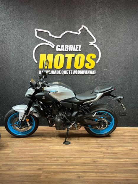 YAMAHA MT-07 700 ABS, Foto 2