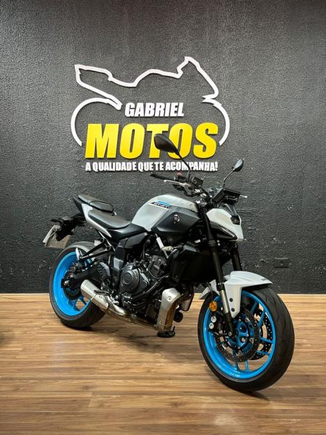 YAMAHA MT-07 700 ABS, Foto 3