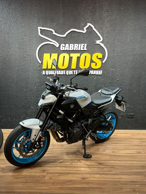 YAMAHA MT-07 700 ABS, Foto 4