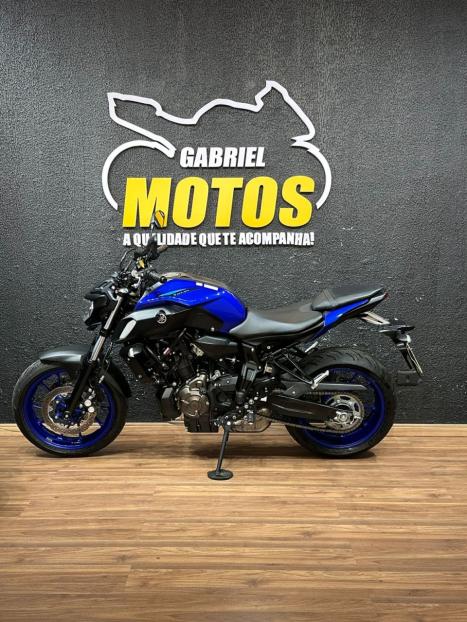 YAMAHA MT-07 700 ABS, Foto 2