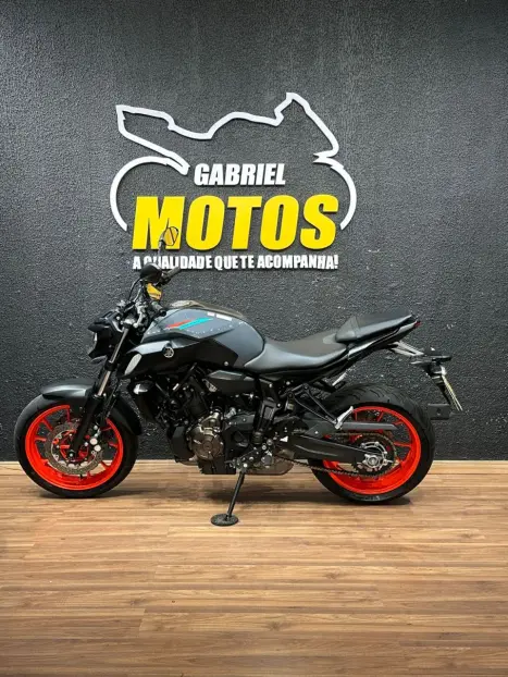 YAMAHA MT-07 700 ABS, Foto 2