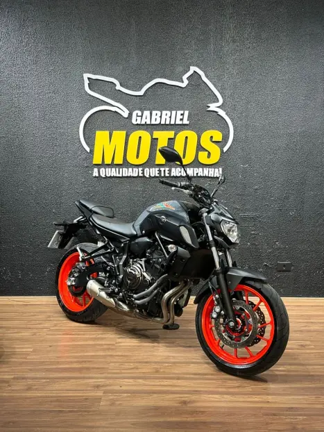 YAMAHA MT-07 700 ABS, Foto 3