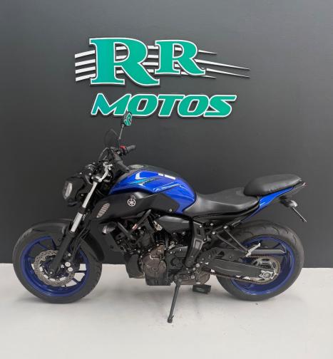 YAMAHA MT-07 700 ABS, Foto 2