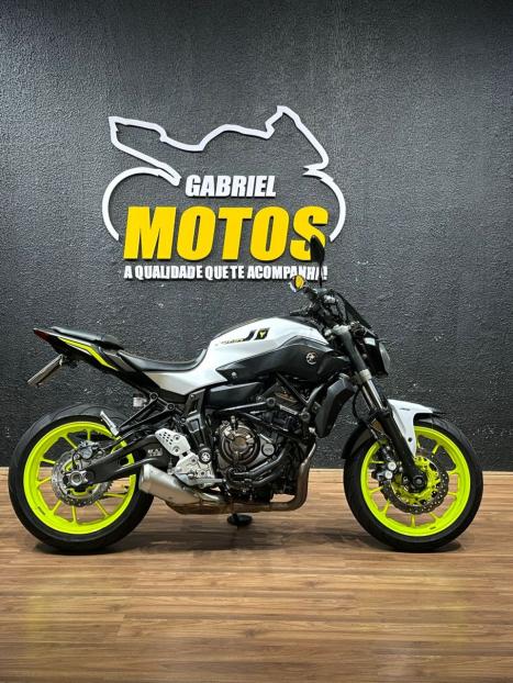 YAMAHA MT-07 700 ABS, Foto 1