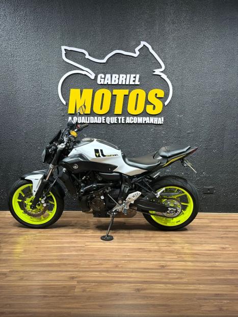 YAMAHA MT-07 700 ABS, Foto 2