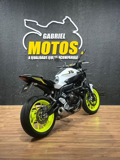 YAMAHA MT-07 700 ABS, Foto 5