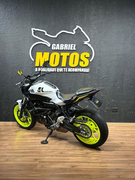 YAMAHA MT-07 700 ABS, Foto 6