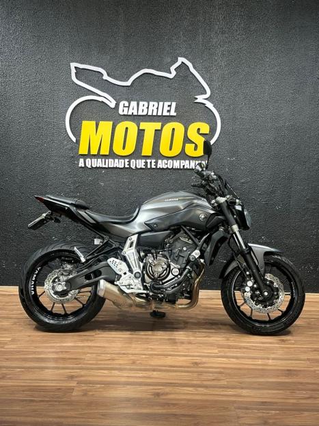 YAMAHA MT-07 700 ABS, Foto 1