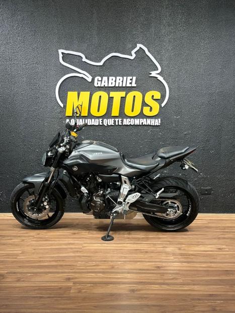 YAMAHA MT-07 700 ABS, Foto 2