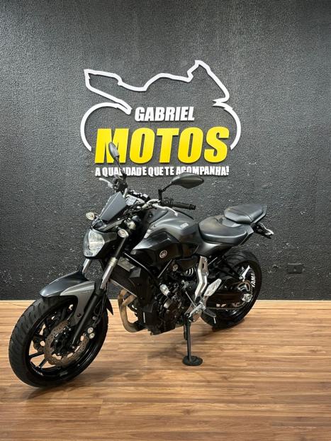 YAMAHA MT-07 700 ABS, Foto 4