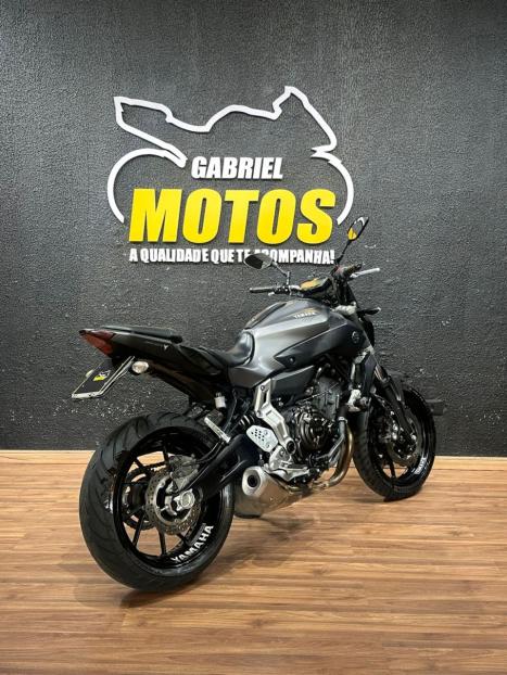 YAMAHA MT-07 700 ABS, Foto 5