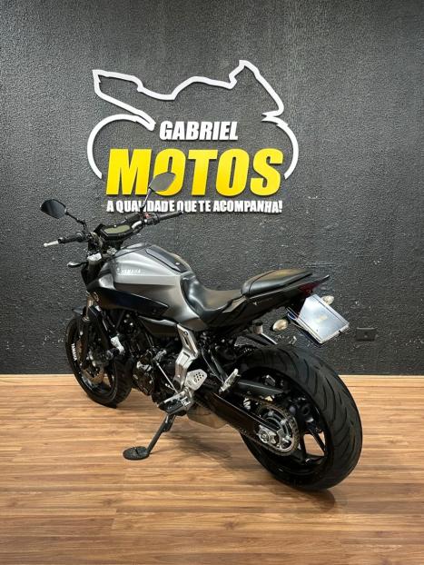 YAMAHA MT-07 700 ABS, Foto 6
