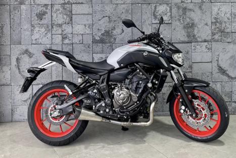 YAMAHA MT-07 700 ABS, Foto 2