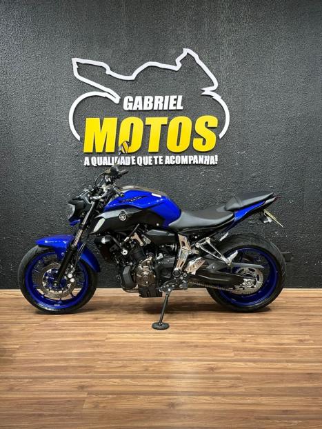 YAMAHA MT-07 700 ABS, Foto 2