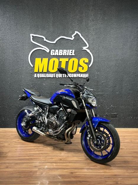 YAMAHA MT-07 700 ABS, Foto 3