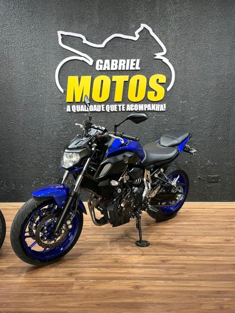 YAMAHA MT-07 700 ABS, Foto 4