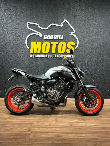 YAMAHA MT-07 700 ABS, Foto 1