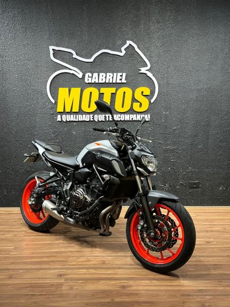 YAMAHA MT-07 700 ABS, Foto 3