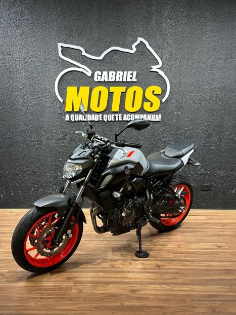 YAMAHA MT-07 700 ABS, Foto 4