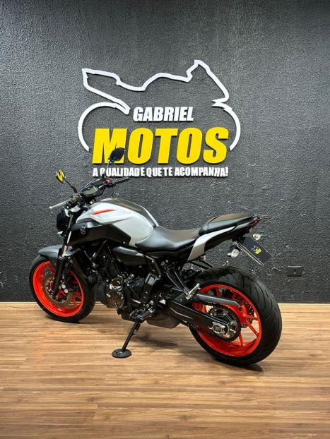 YAMAHA MT-07 700 ABS, Foto 5
