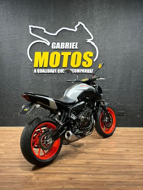 YAMAHA MT-07 700 ABS, Foto 6