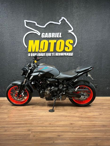 YAMAHA MT-07 700 ABS, Foto 2