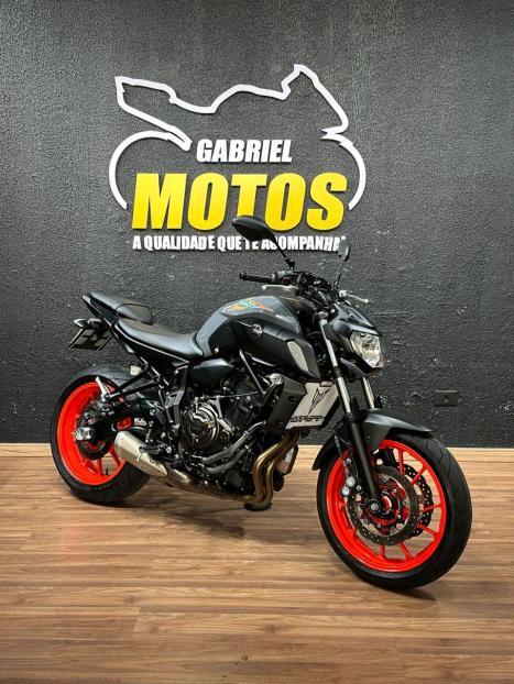 YAMAHA MT-07 700 ABS, Foto 3