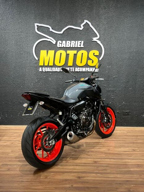 YAMAHA MT-07 700 ABS, Foto 6