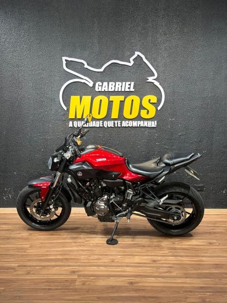 YAMAHA MT-07 700 ABS, Foto 2