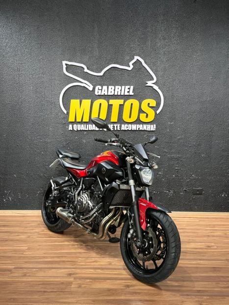YAMAHA MT-07 700 ABS, Foto 3