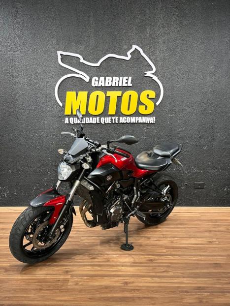 YAMAHA MT-07 700 ABS, Foto 4
