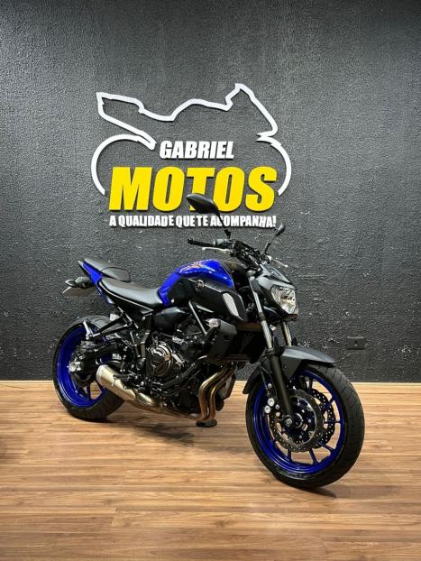 YAMAHA MT-07 700 ABS, Foto 3