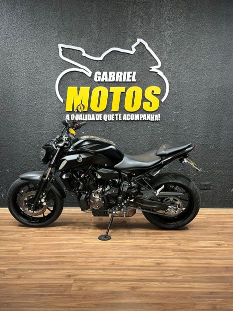 YAMAHA MT-07 700 ABS, Foto 2