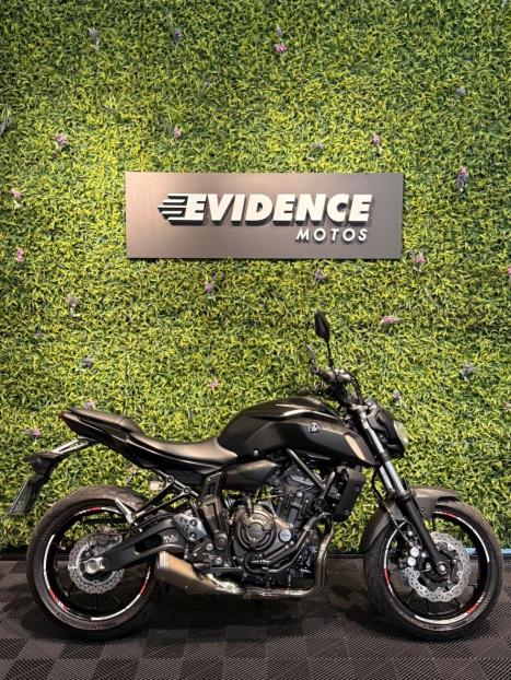 YAMAHA MT-07 700 ABS, Foto 2