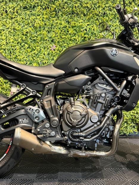 YAMAHA MT-07 700 ABS, Foto 4