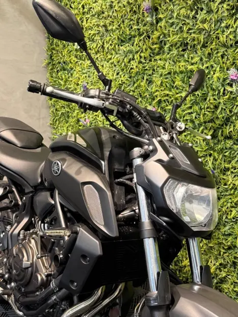 YAMAHA MT-07 700 ABS, Foto 8
