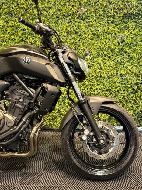 YAMAHA MT-07 700 ABS, Foto 5