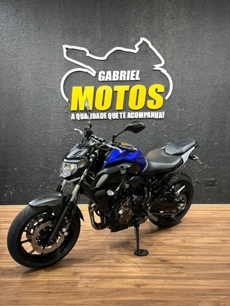 YAMAHA MT-07 700 ABS, Foto 4
