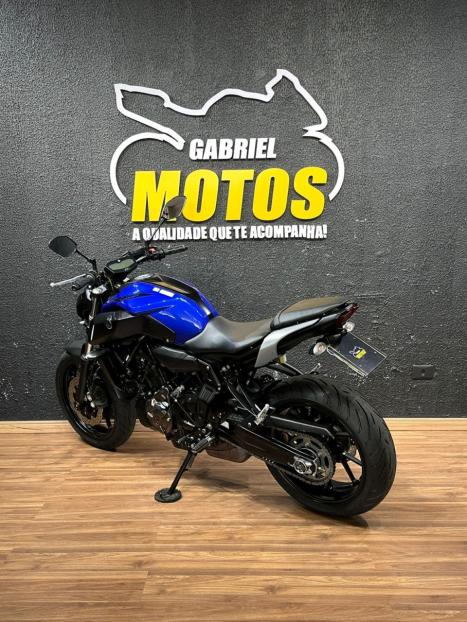 YAMAHA MT-07 700 ABS, Foto 6