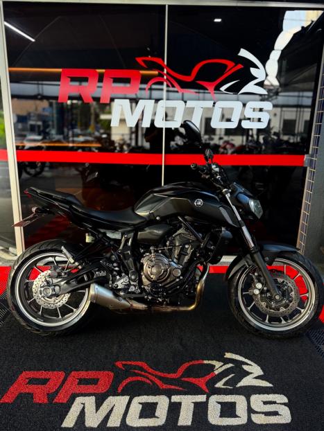 YAMAHA MT-07 700 ABS, Foto 1