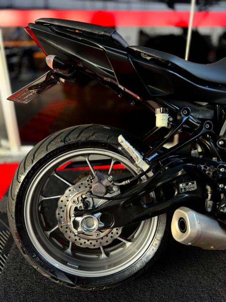 YAMAHA MT-07 700 ABS, Foto 3