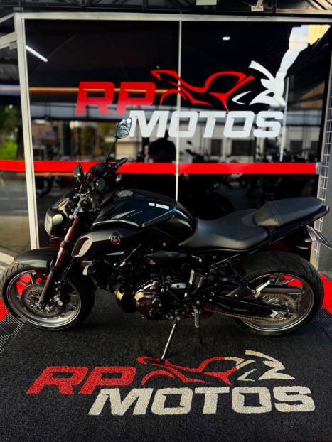 YAMAHA MT-07 700 ABS, Foto 4