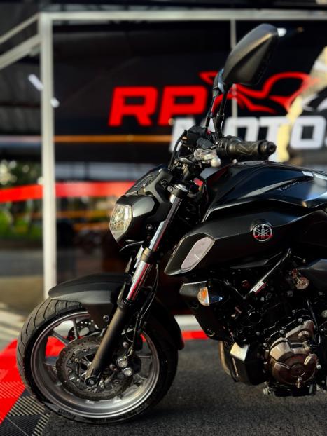 YAMAHA MT-07 700 ABS, Foto 5